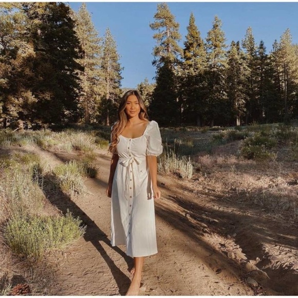 H&M Creped Dress Puff Sleeves
Square Neckline - Picture 5 of 13